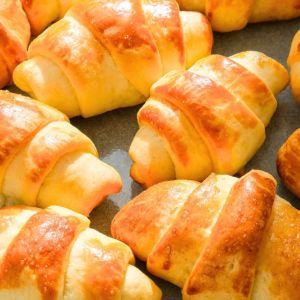 rogaliki drożdżowe z mango