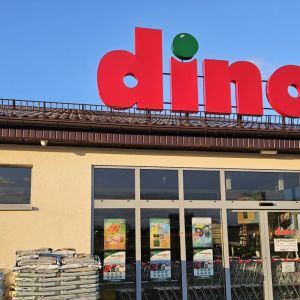 czereśnie, bób i morele w Dino