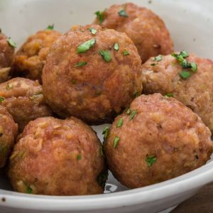 klopsiki z mięsa mielonego - trik z łyżką i słoikiem
