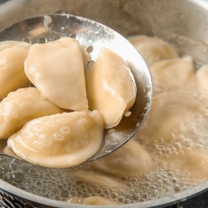 Pierogi z liściem laurowym