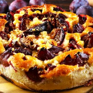ciasto drożdżowe ze śliwkami i serem