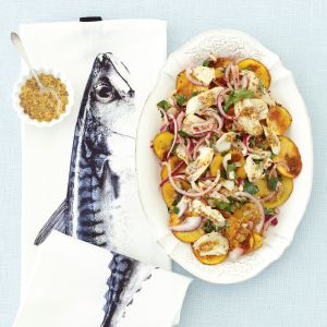 Sałatka ziemniaczana z wędzonym dorszem