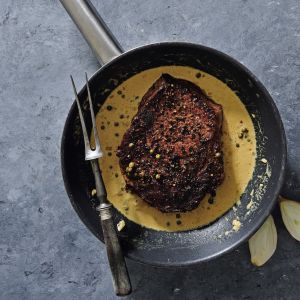 Stek w sosie musztardowo-pieprzowym