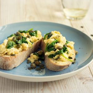 Jajecznica ze szpinakiem