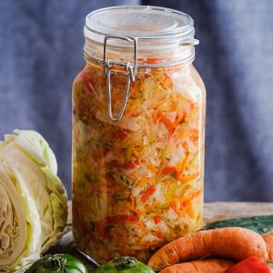 salatka-warzywna-do-sloikow