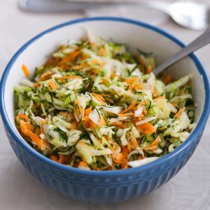 Surówka z białej kapusty