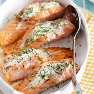 Łosoś w sosie koperkowym