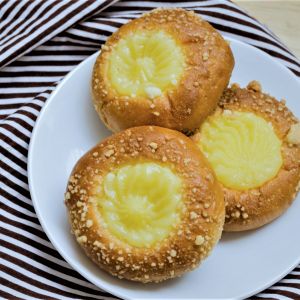 Bułeczki drożdżowe z budyniem