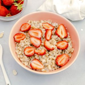 Owsianka z truskawkami