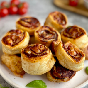 pizzerinki z ciasta francuskiego