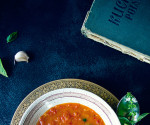 Kremowa zupa pomidorowa z pieczoną papryką i włoskim akcentem