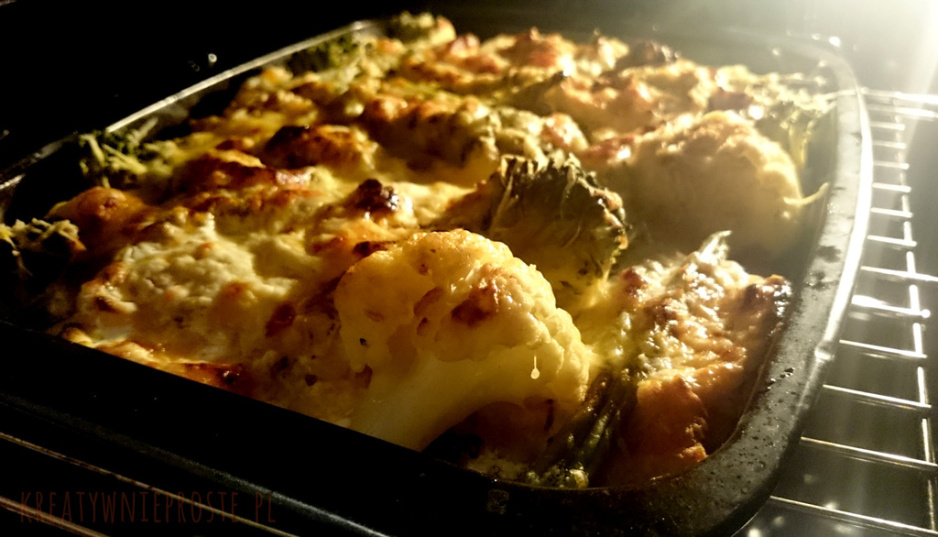 ryba_zapiekana_z_warzywami_w_sosie_serowo_czosnkowym