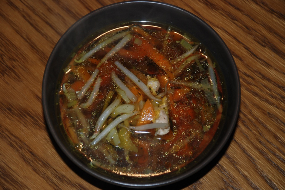 Pyszna i lekka zupa z kiełkami fasoli Mung