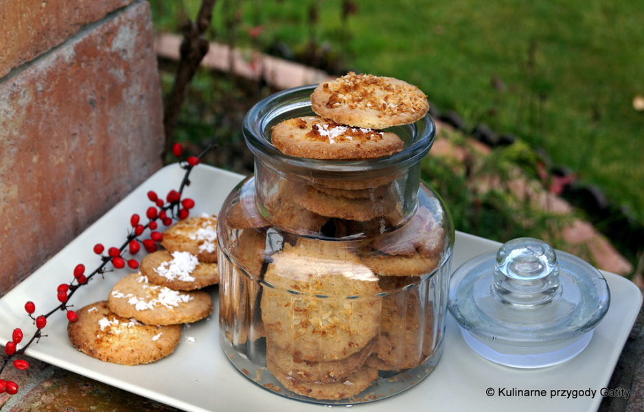 kruche_ciasteczka_z_wiorkami_kokosowymi