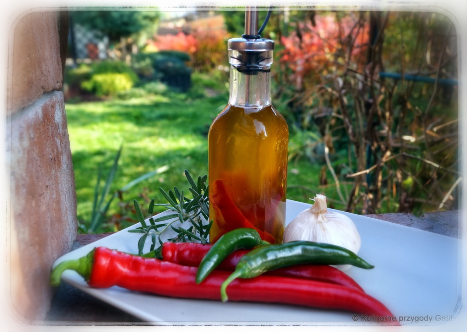 aromatyzowany_olej_z_chili_i_czosnkiem