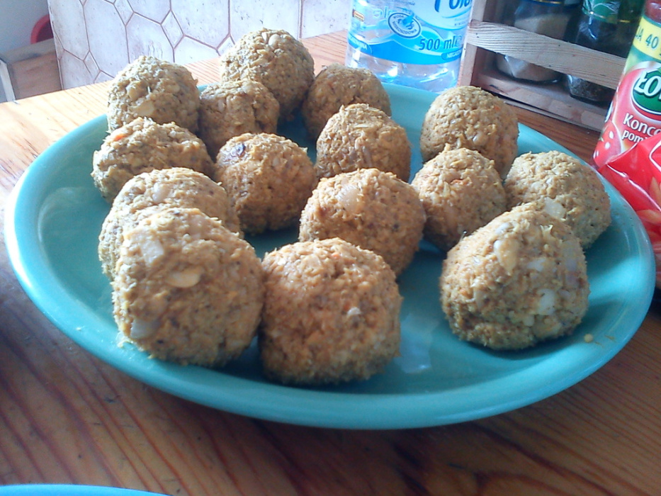 pulpeciki_sojowe_w_sosie_pomidorowym