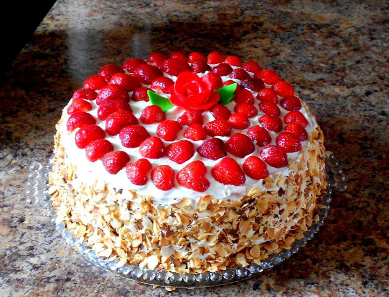 Tort Smietankowo Truskawkowy Przepis Na Tort Smietankowo