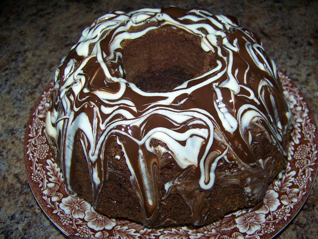 Szybka babka czekoladowa z kawałkami czekolady.