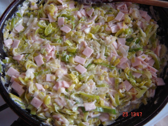 zapiekane_nalesniki_z_porem_i_szynka