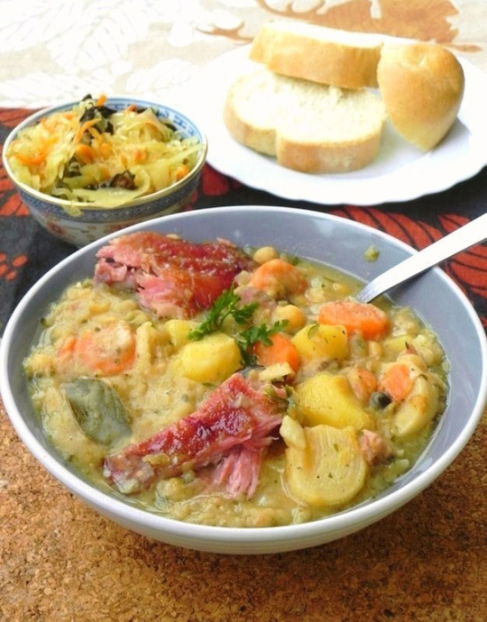 grochowka_swiateczna_z_kapusta_na_wedzonce