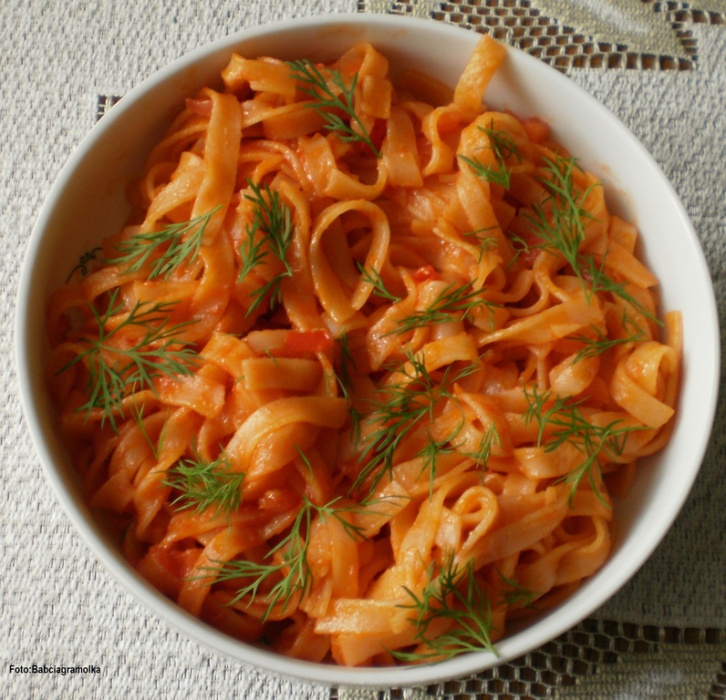 czerwony_pomidorowy_makaron_ryzowy