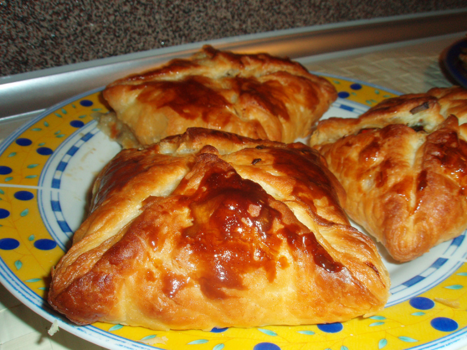 kieszonki_z_ciasta_francuskiego_faszerowane