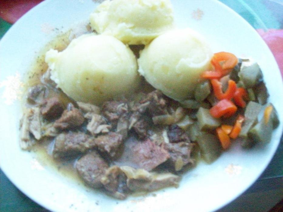 Gulasz Wolowy Polski Przepis Mojegotowanie Pl Gulasz wegierski najcześciej serwuje sie w polsce do plackow ziemniaczanych. gulasz wolowy polski przepis