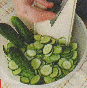 salatka_z_ogorkow_i_papryki_w_marynacie