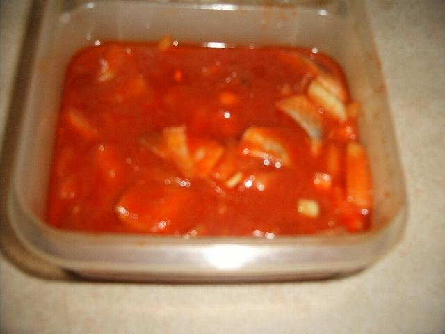 sledzie_w_sosie_pomidorowym