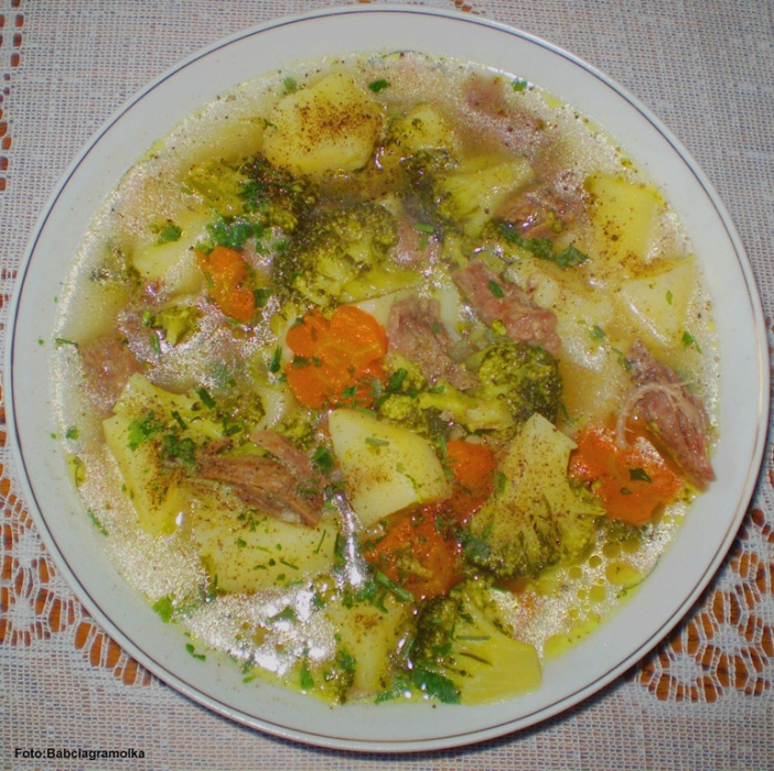 brokulowa_z_ziemniakami_na_rosole