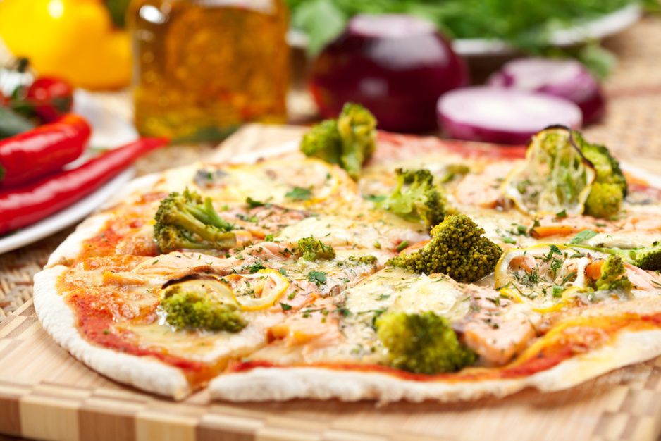 Pizza na cienkim spodzie z pesto i przepis Mojegotowanie.pl