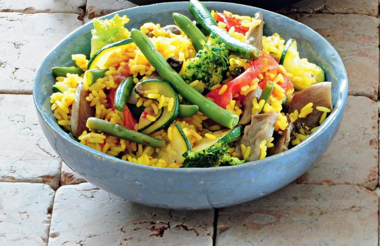 Szafranowy ryż z warzywami