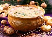 Mazowiecka zupa grochowa ze śliwkami