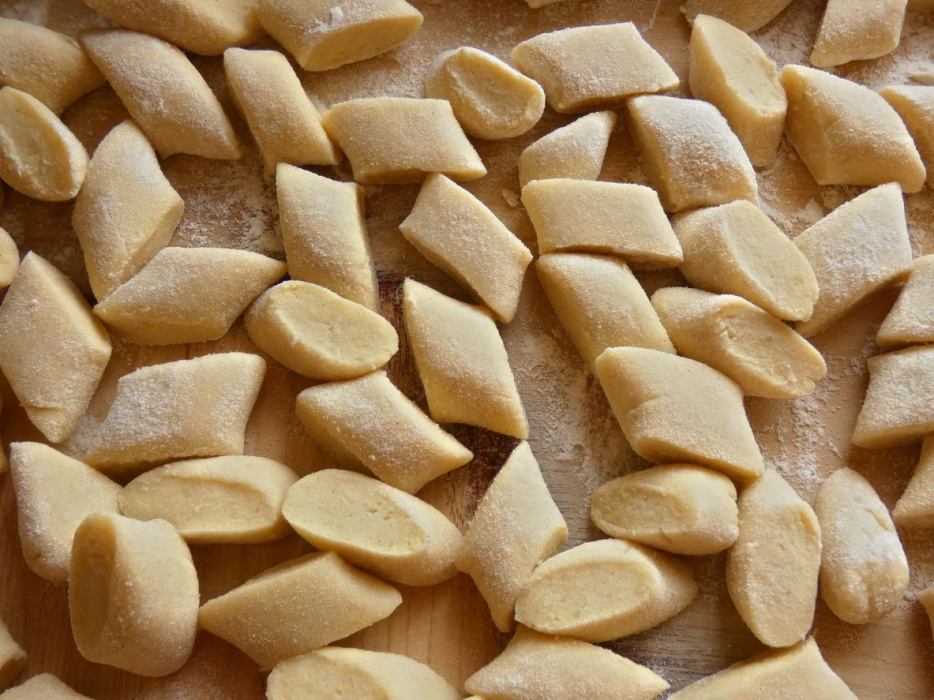 1.	Kopytka to danie na bazie: