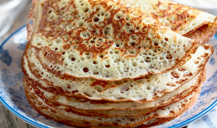 puszyste naleśniki drożdżowe