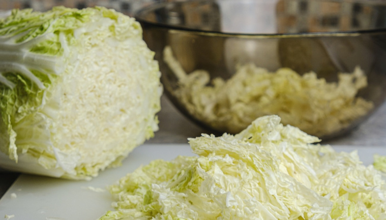 surówka z kapusty pekińskiej - przepis