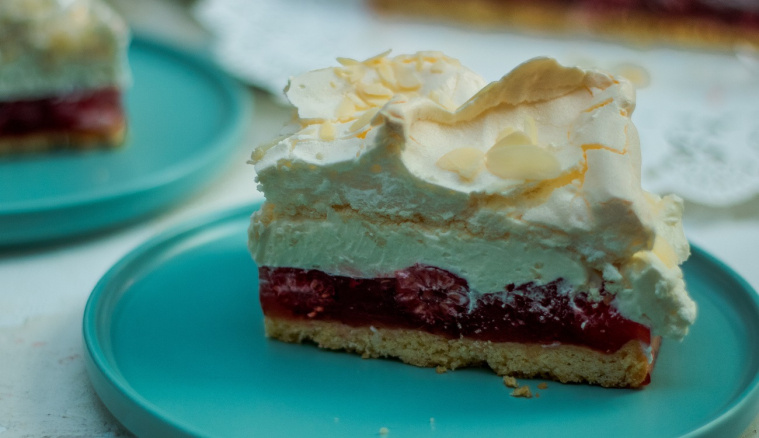 malinowa chmurka z pistacjami przepis