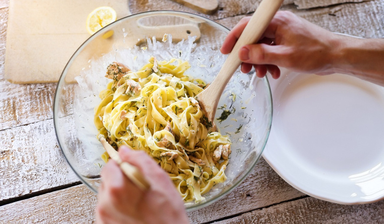 makaron z łososiem przepis