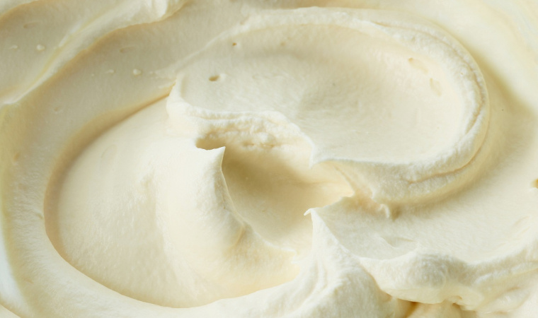 piankowy krem do tortu