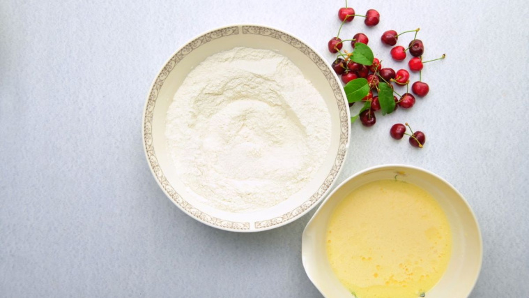 ciasto z czereśniami - mokre i suche składniki