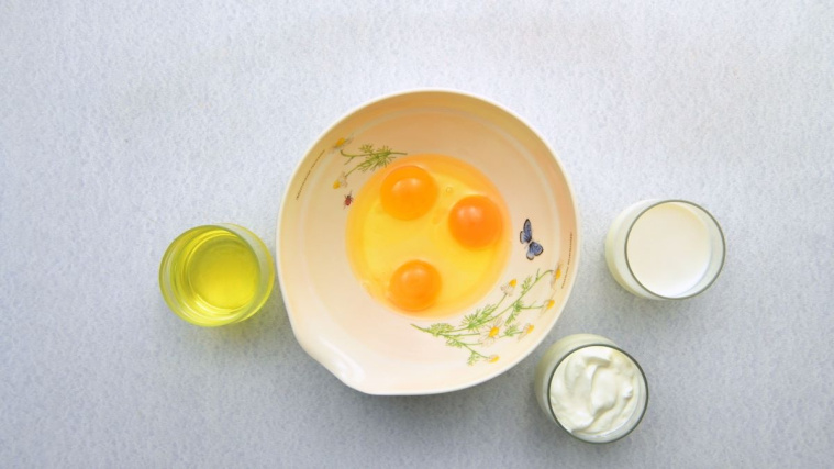 ciasto z czereśniami - mokre składniki