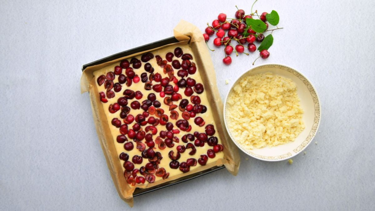 ciasto z czereśniami i kruszonką