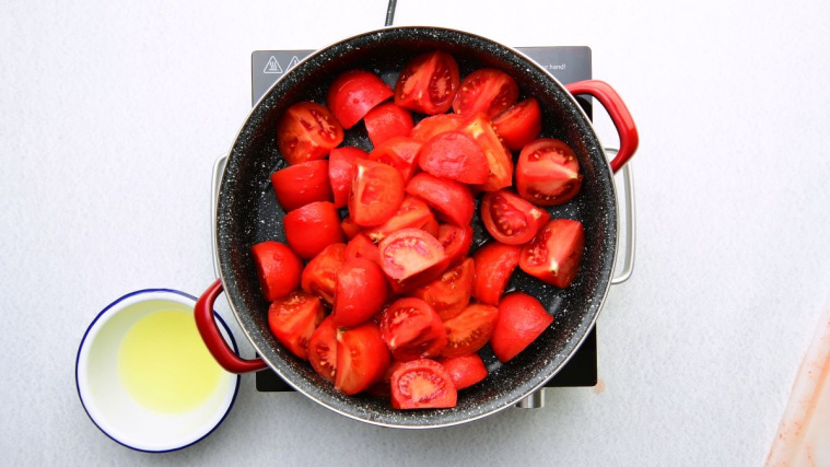 dżem z pomidorów - pokrojone pomidory