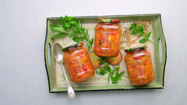 sos z cukinii, papryki, pomidorów do słoików