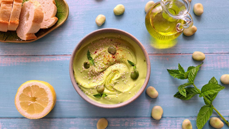 hummus z bobu - dekorowanie