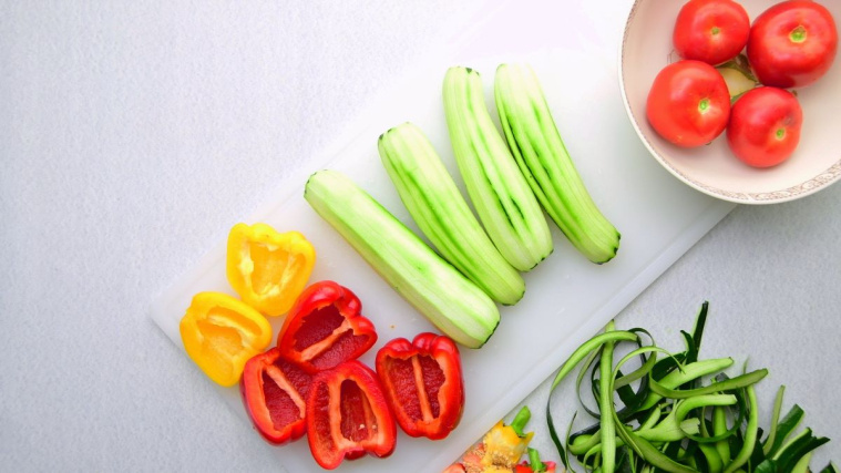 sos z cukinii, papryki, pomidorów do słoików - warzywa