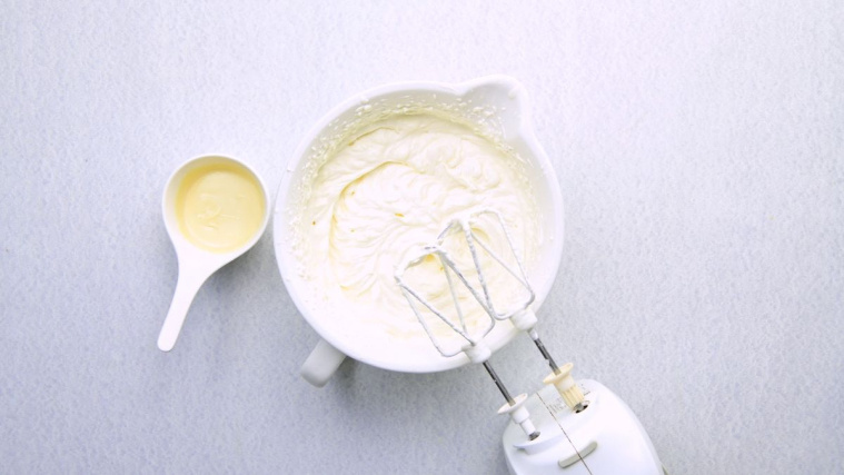 Ciasto z borówkami amerykańskimi i serkiem mascarpone - serek