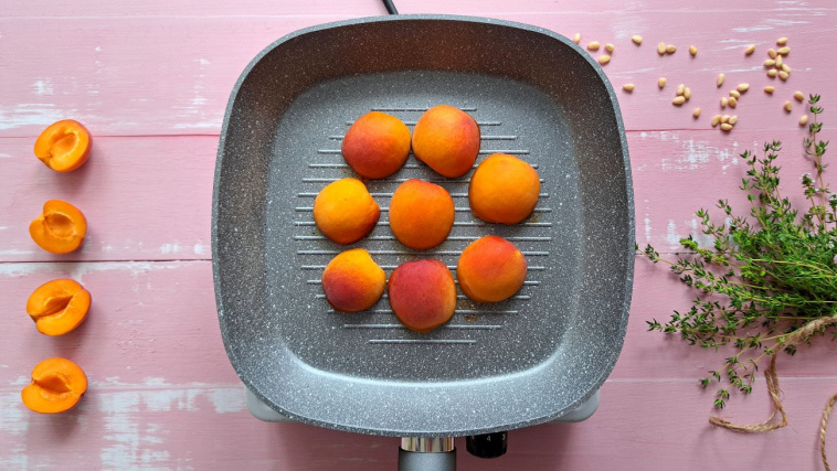 sałatka z grillowanymi morelami - krok 3