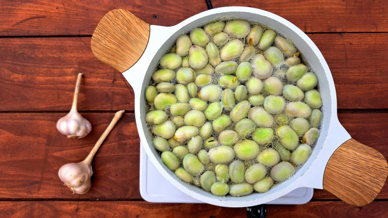 kiszony bób - krok 2