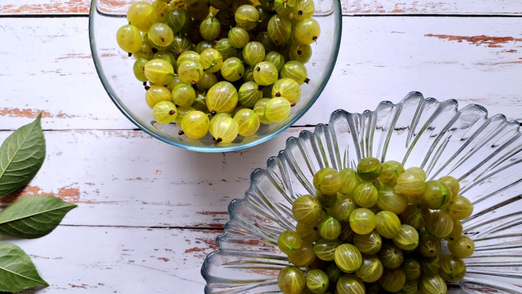 szybkie ciasto z agrestem - krok 1